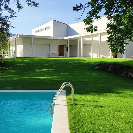 Casa De Apeleiras 4*